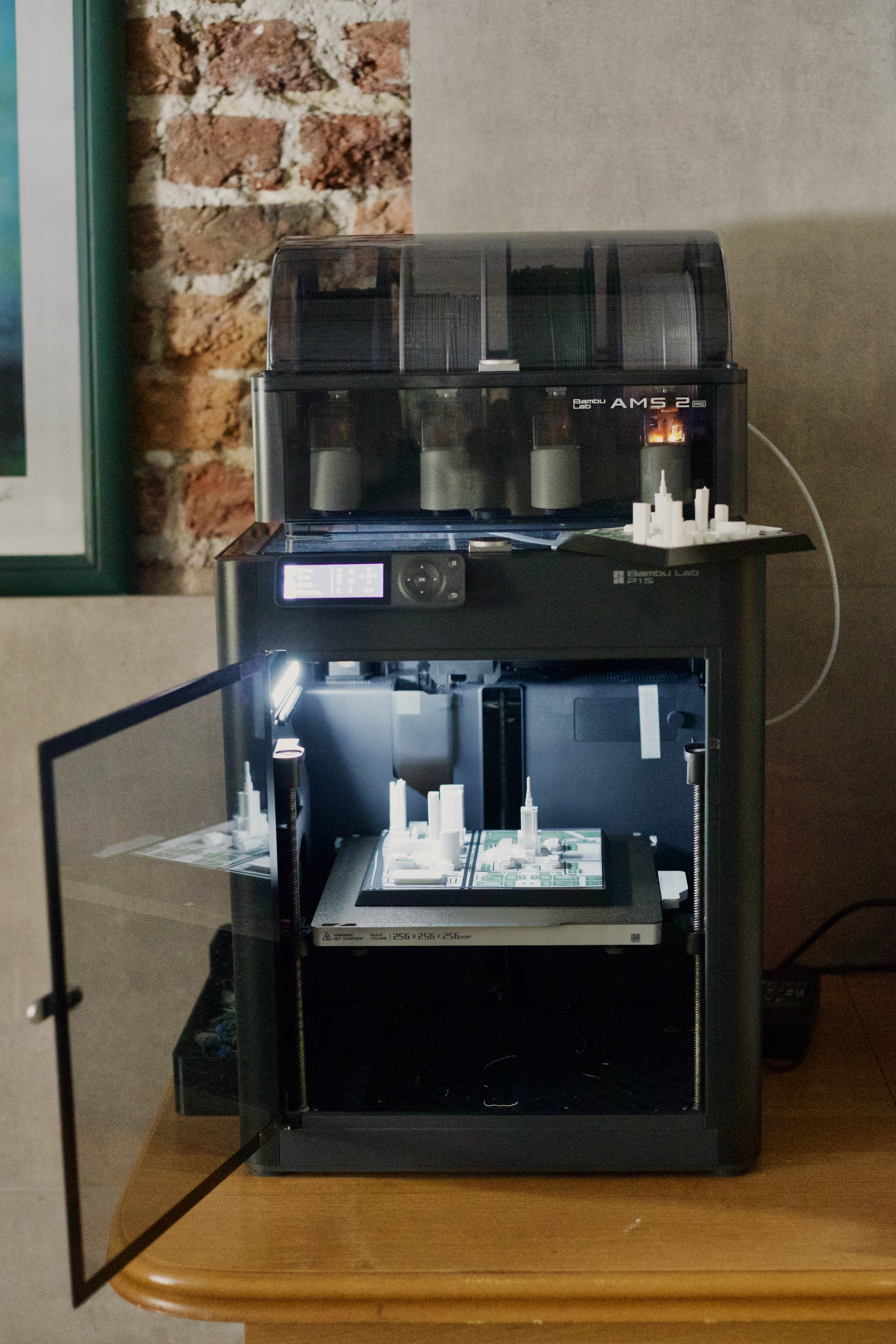 zdjęcie drukarki 3d produkującej modele